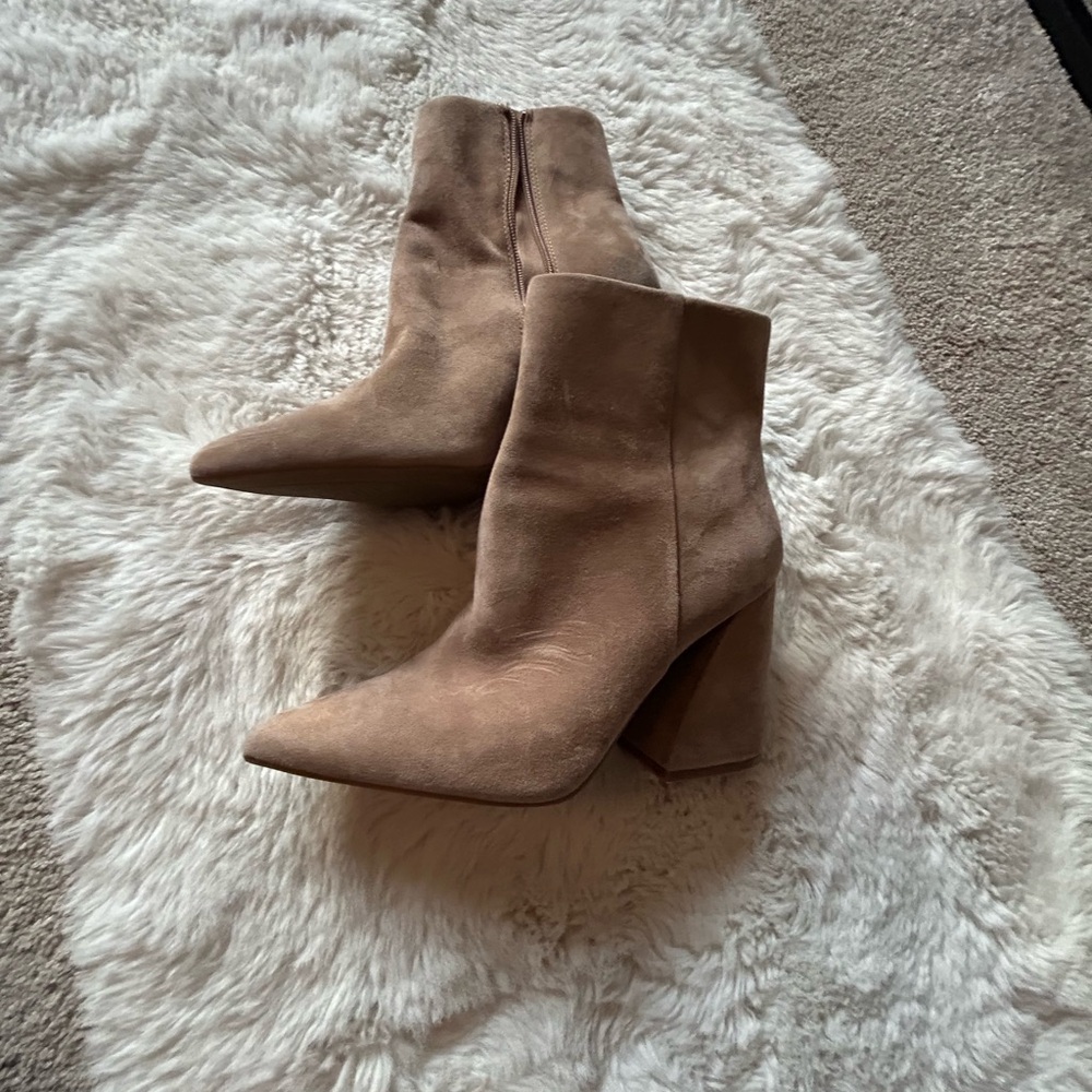 NEW Giani Bini Tan Suede Ankle Boots